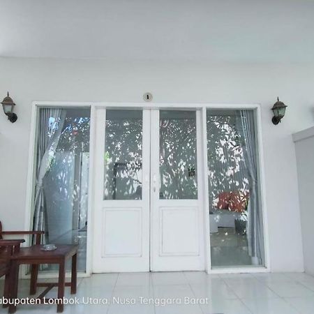 Pineapple Guest House Gili Air Buitenkant foto