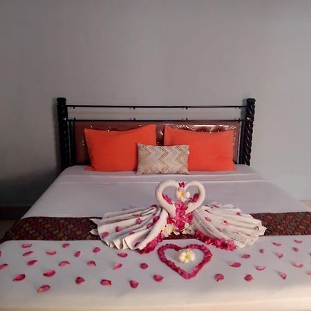 Pineapple Guest House Gili Air Buitenkant foto