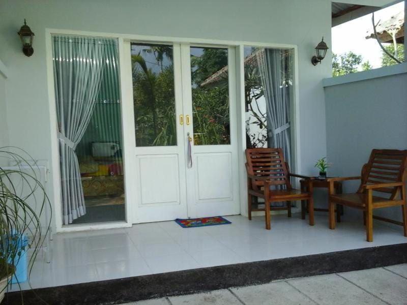 Pineapple Guest House Gili Air Buitenkant foto