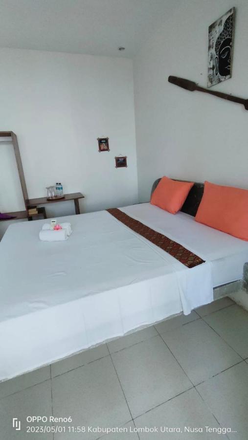 Pineapple Guest House Gili Air Buitenkant foto