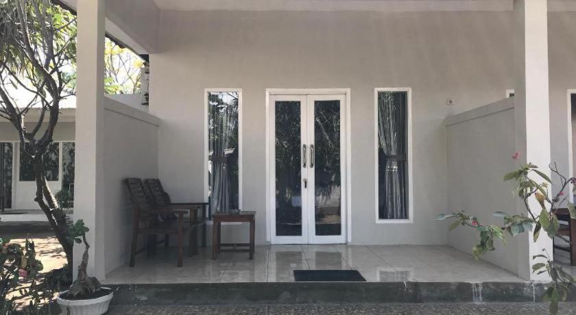 Pineapple Guest House Gili Air Buitenkant foto