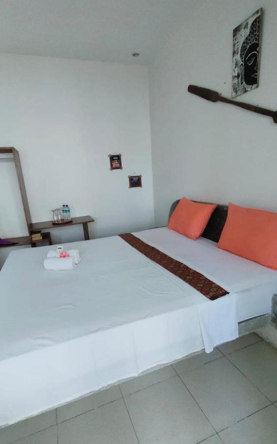 Pineapple Guest House Gili Air Buitenkant foto