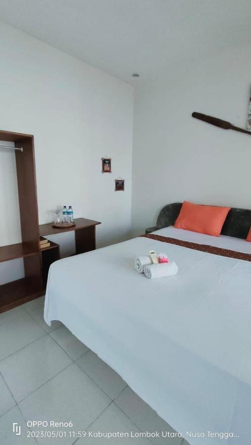 Pineapple Guest House Gili Air Buitenkant foto