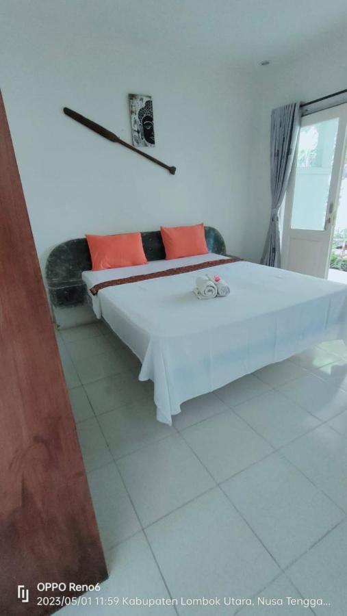Pineapple Guest House Gili Air Buitenkant foto