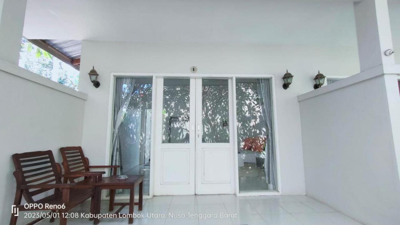 Pineapple Guest House Gili Air Buitenkant foto