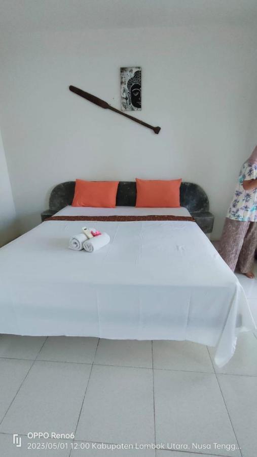 Pineapple Guest House Gili Air Buitenkant foto