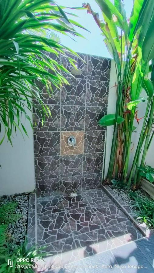 Pineapple Guest House Gili Air Buitenkant foto