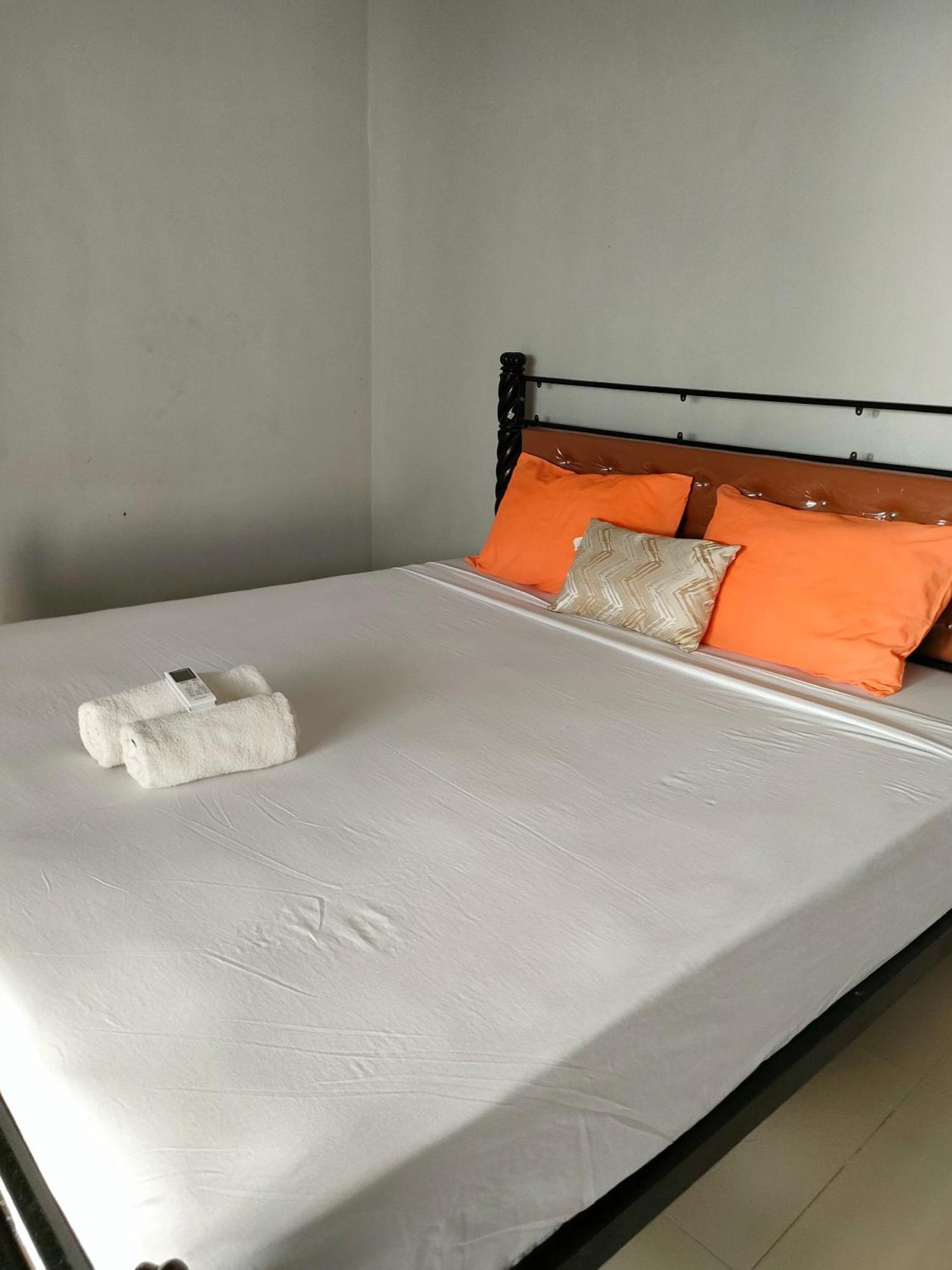 Pineapple Guest House Gili Air Buitenkant foto