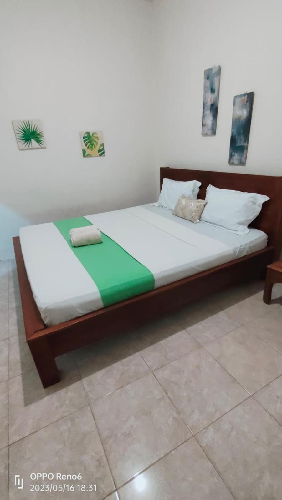 Pineapple Guest House Gili Air Buitenkant foto