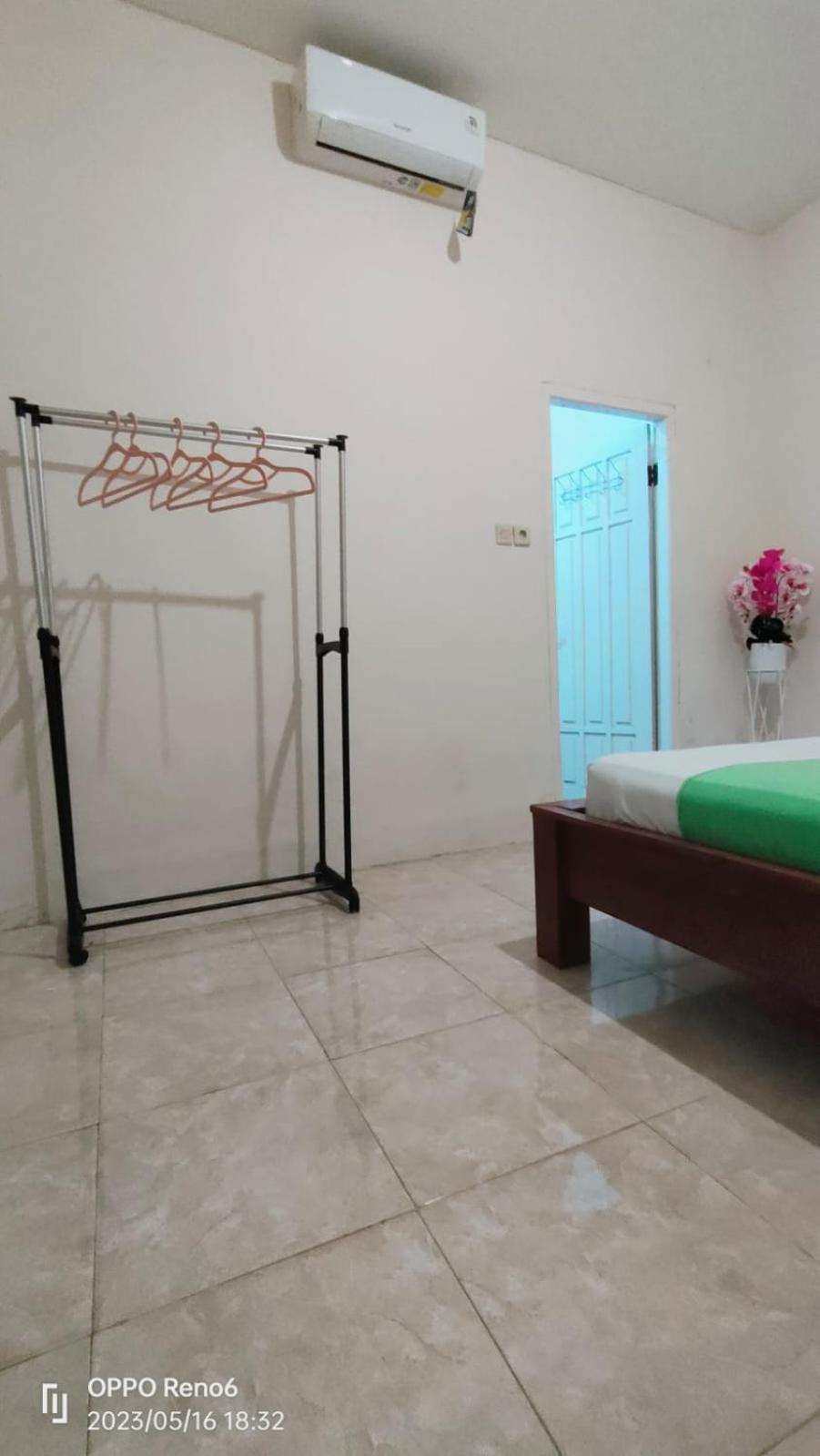 Pineapple Guest House Gili Air Buitenkant foto