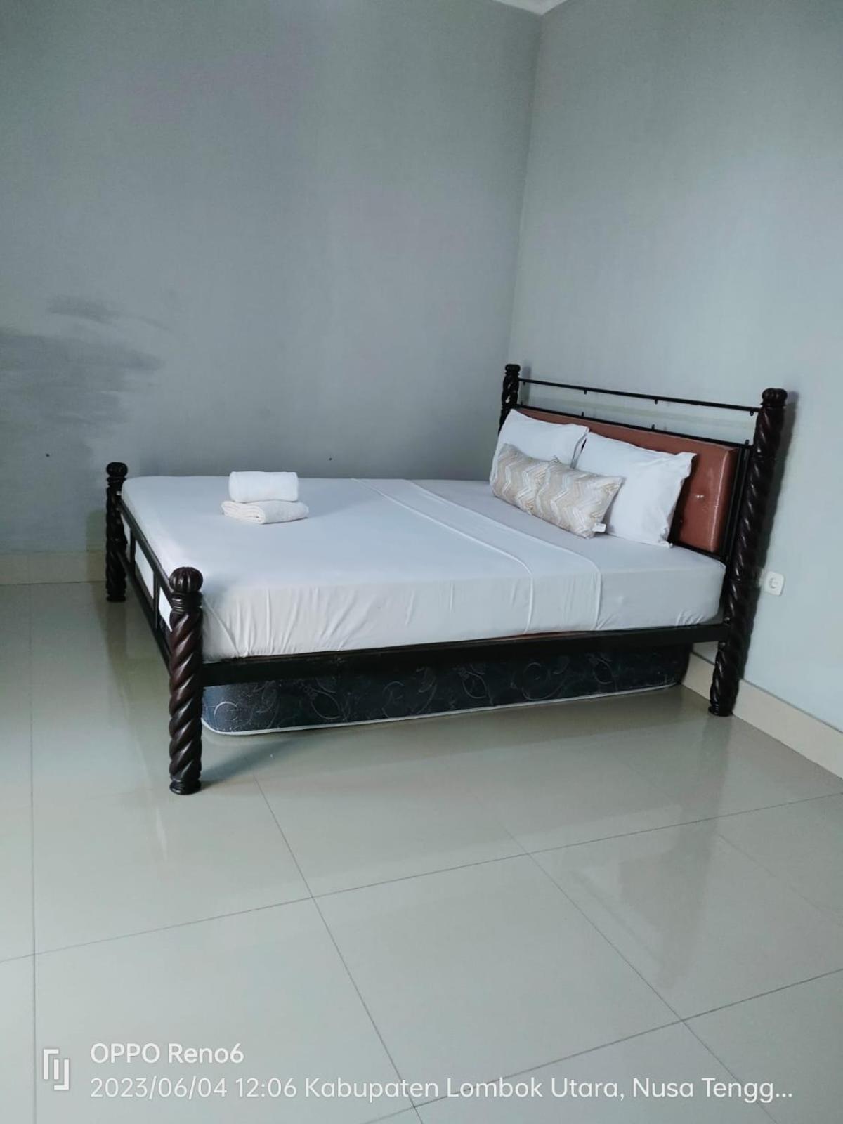Pineapple Guest House Gili Air Buitenkant foto