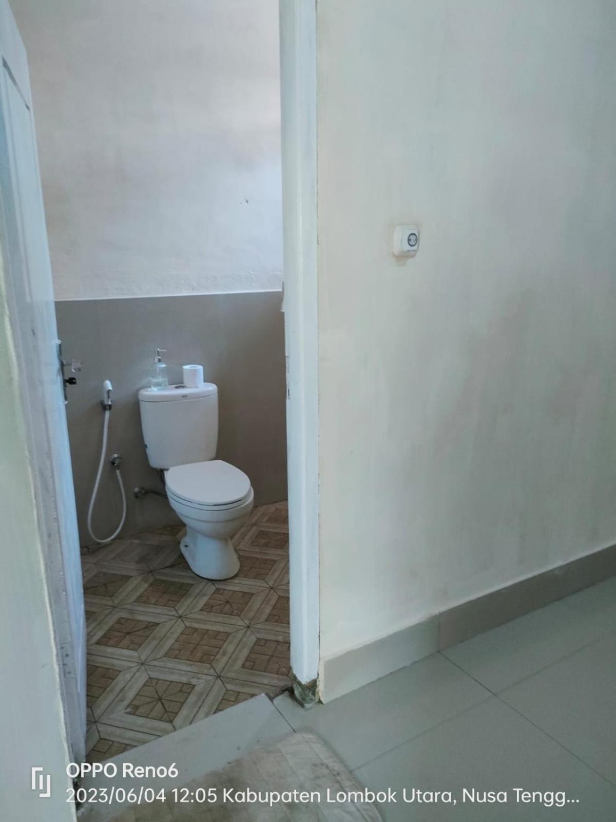 Pineapple Guest House Gili Air Buitenkant foto